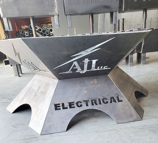 CUSTOM BBQ PITS & FIRE PITS